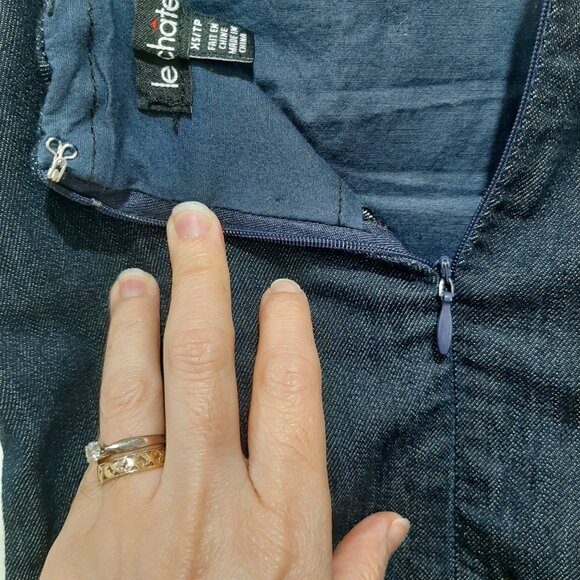 Unique Le Chateau strapless denim dress with pleats - Picture 6 of 12